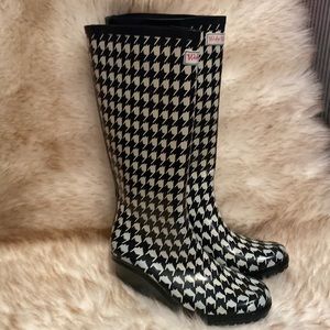 Beautiful Wedge Welly Houndstooth rubber boots